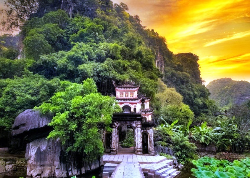 Tour Hang mua (Mua cave)-Hoa Lư-Trang An-Bich Dong Pagoda (full day)