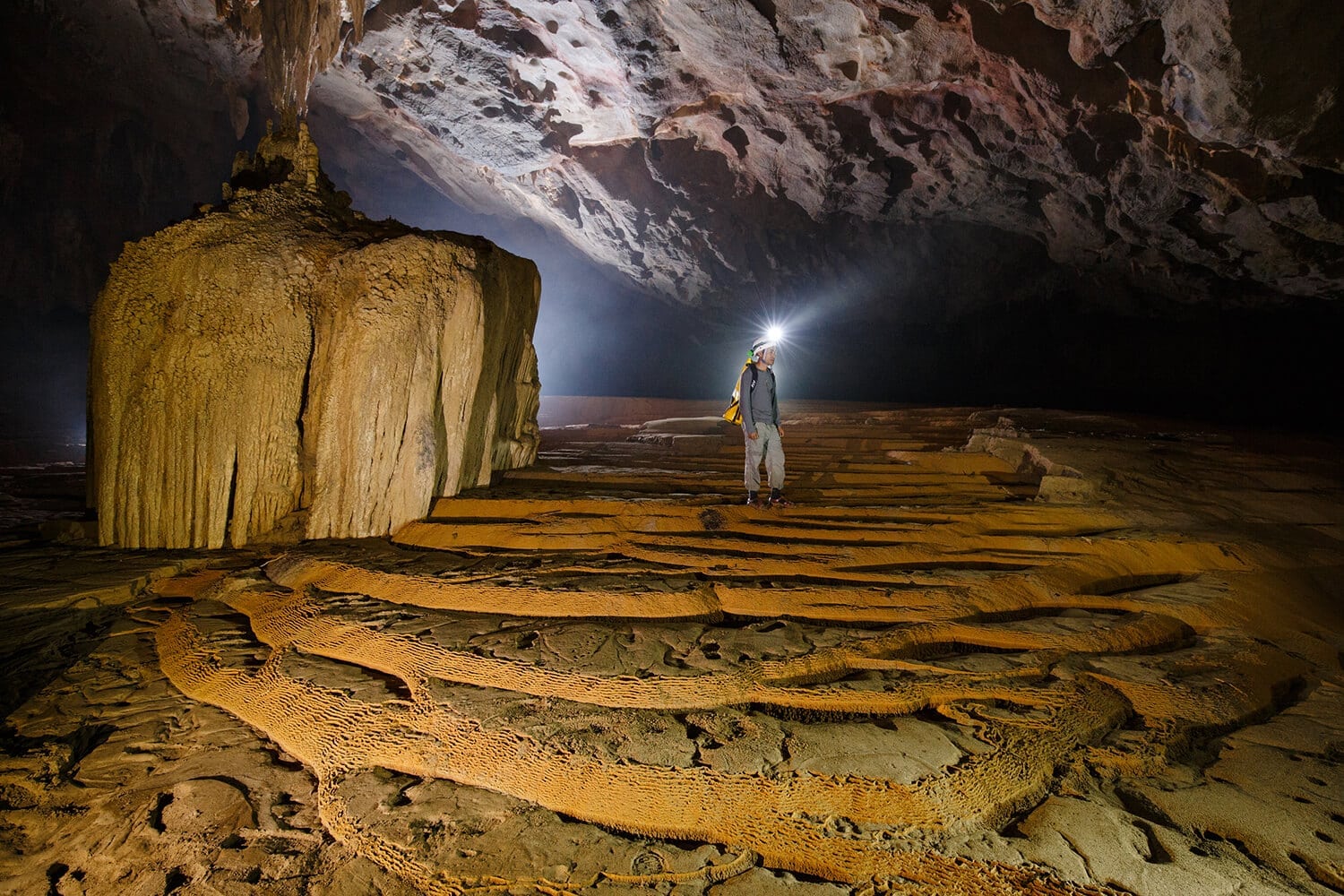 NUOC NUT CAVE 1-DAY DISCOVERY