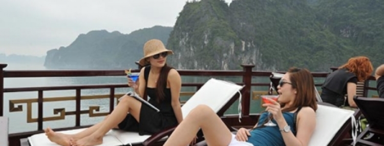 HALONG BAY – GOLDEN BAY 2**  (HALONG 3 DAYS 2 NIGHTS BOAT AND CAT BA HOTEL) )