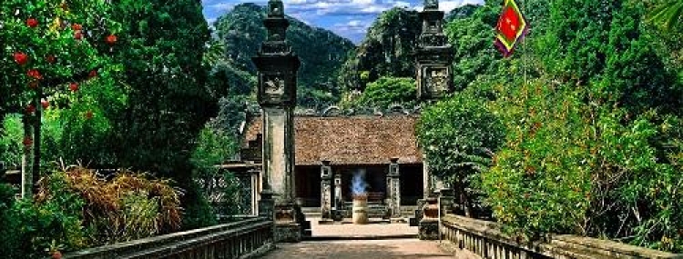 HOA LU ANCIENT CAPITAL-TRANG AN BOAT TOUR-BAI DINH PAGODA-MUA CAVE VIEW POINT ( FULL DAY TOUR)