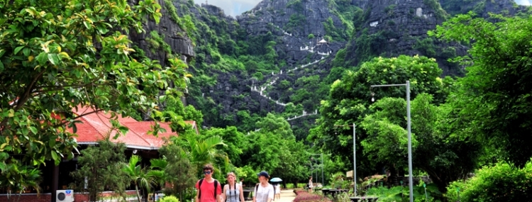 HOA LU ANCIENT CAPITAL-TRANG AN BOAT TOUR-BAI DINH PAGODA-MUA CAVE VIEW POINT ( FULL DAY TOUR)