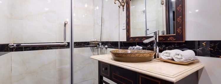 Ha Long CROWN LEGEND CRUISE 4**** deluxe 2D1N