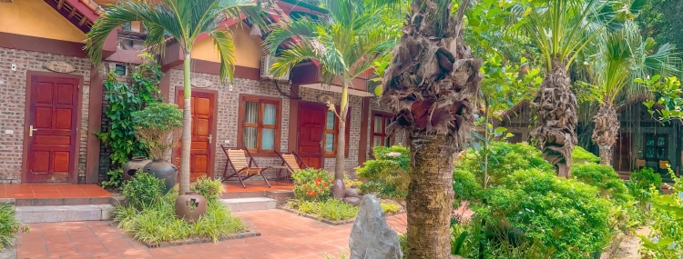 Bungalow double in the front of river