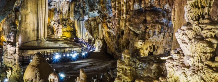 PHONG NHA CAVE AND DARK CAVE